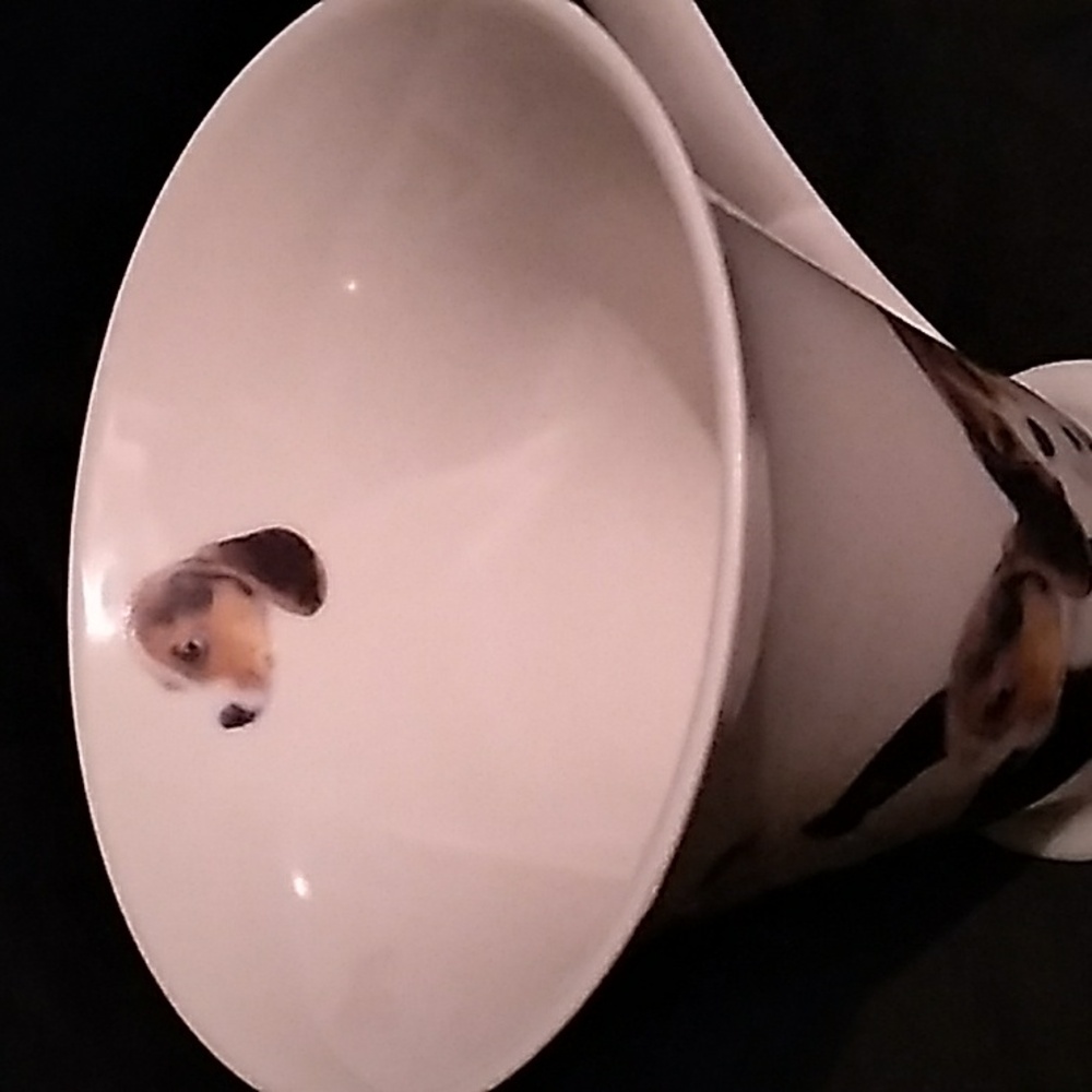 Fluted Shape Ceramic Mug with Beagle Puppy Design (B2) - Picture 2 of 7